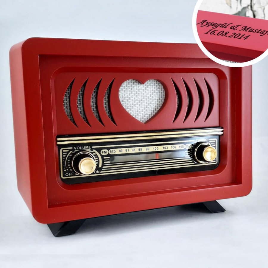 Hediyesec - Kalp Tasarımlı Anneye Hediye Nostaljik Ahşap Radyo